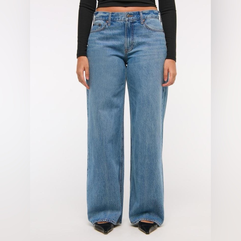 Abercrombie & Fitch Curve Love Low Rise Ultra Loose Jean Medium Wash Size 4